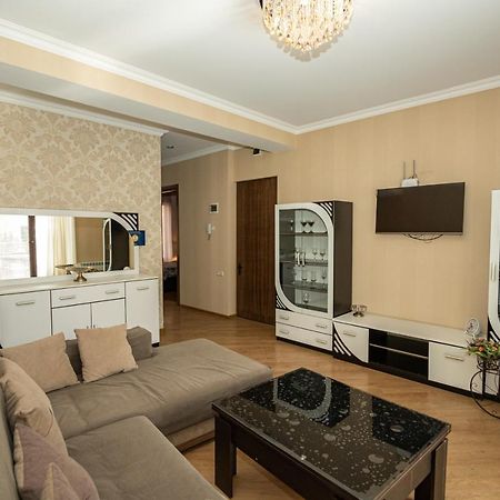 Brand New Apartment With Terrace Tbilisi Buitenkant foto
